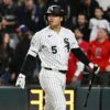 ホワイトソックスのユニフォームを着た村上宗隆選手